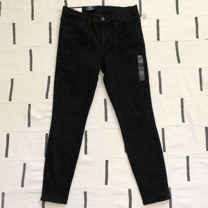 NWT Gap Black Mid Rise Jeggings
